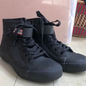 Short lace up rain boot